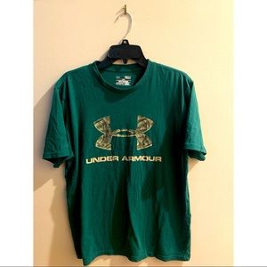Men’s medium green camo under armor tee